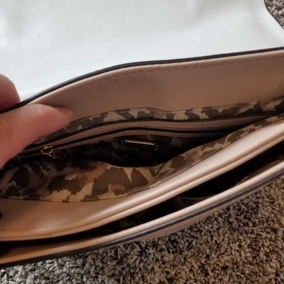 Like new Guess crossbody purse. - Picture 5 of 6